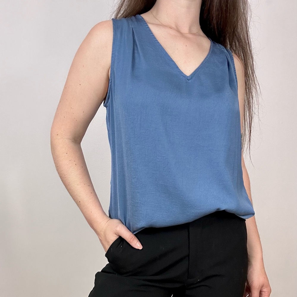 *Banana Republic V Neck Blue Tank Blouse
